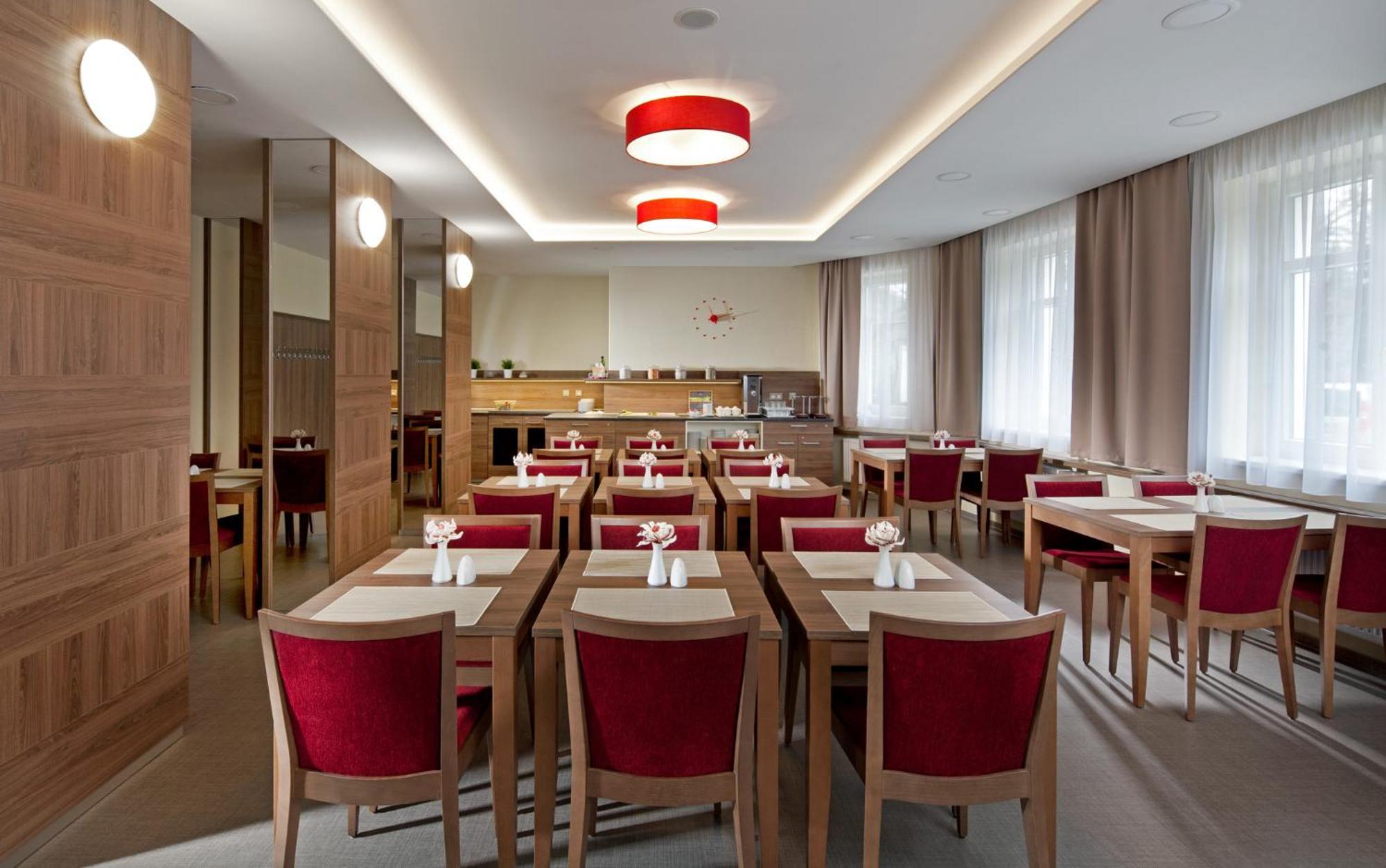 Riviera Hotel Luhacovice Bagian luar foto