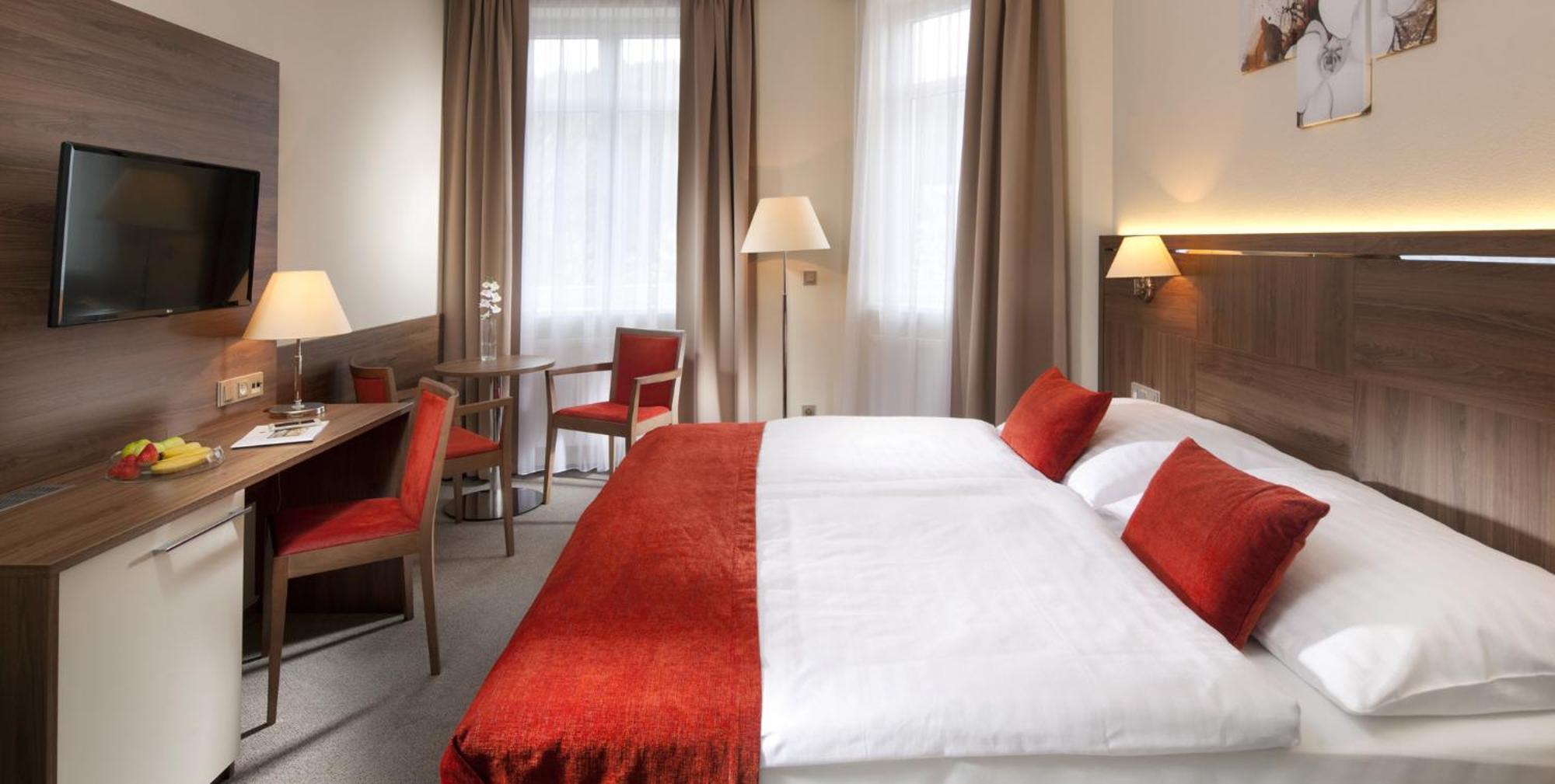 Riviera Hotel Luhacovice Bagian luar foto